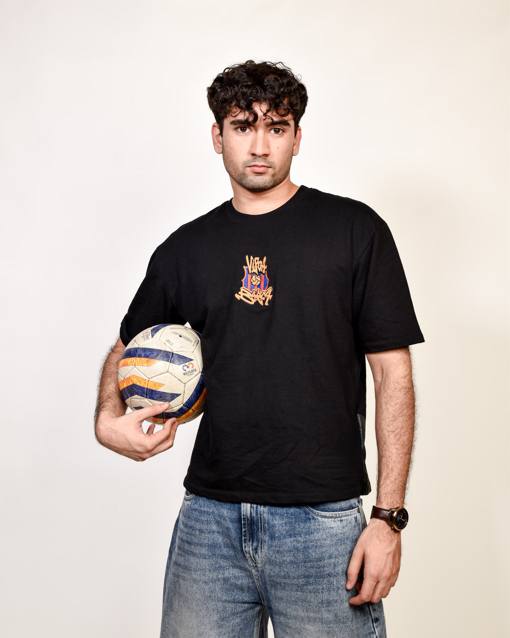 Black Mes Que Un Club Tee, image 10